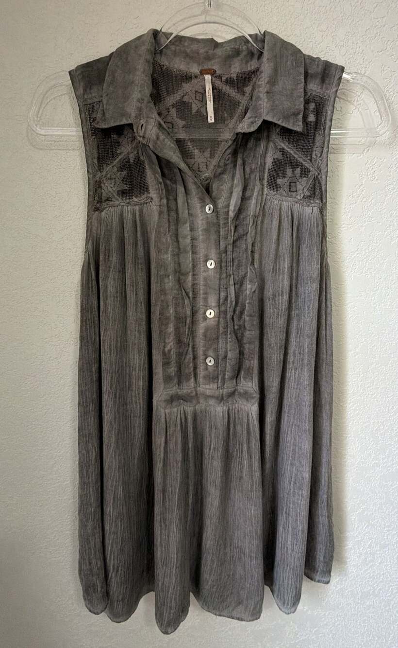 Free People Sleeveless Tank Top Size M Gray Gauze Button Down Lace